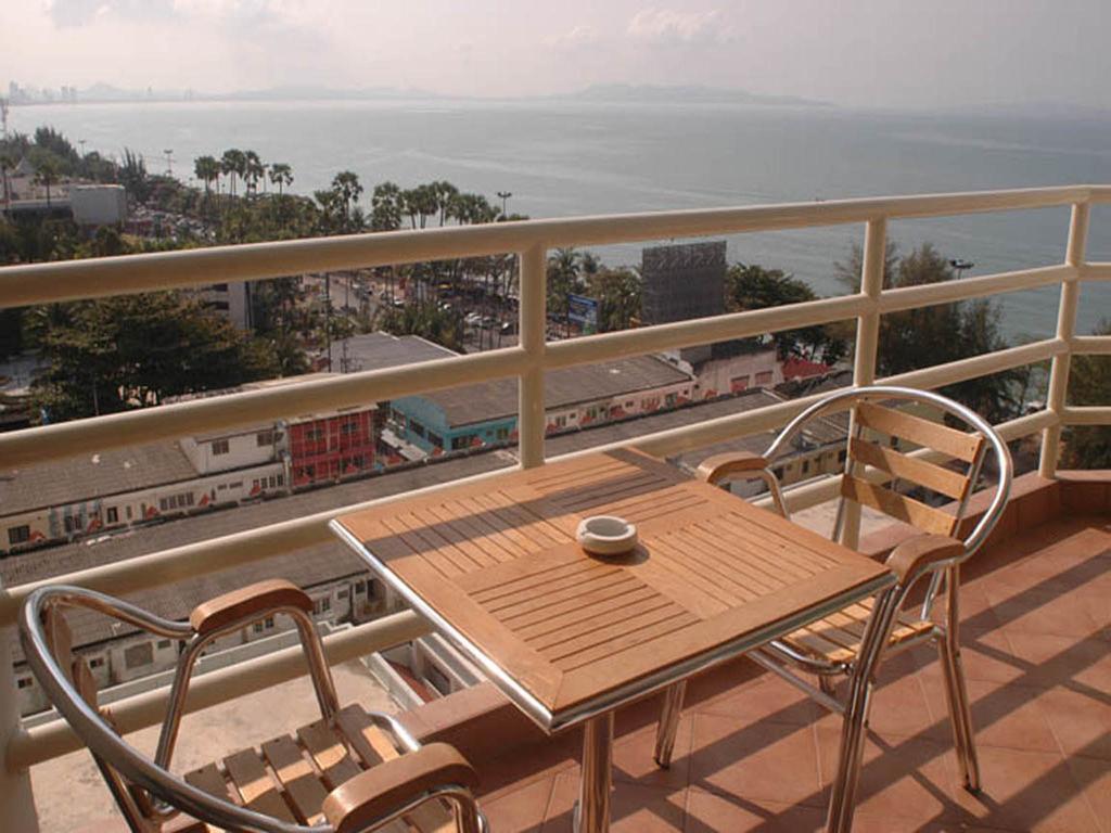 Apartments At View Talay Pattaya Esterno foto