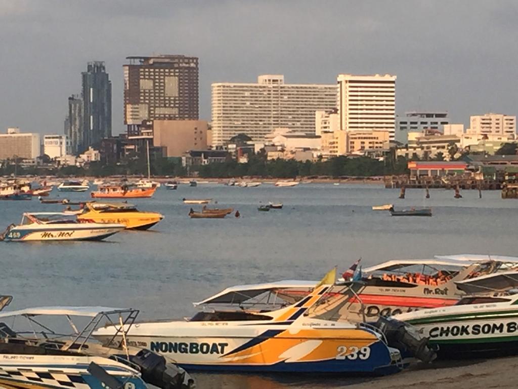 Apartments At View Talay Pattaya Esterno foto
